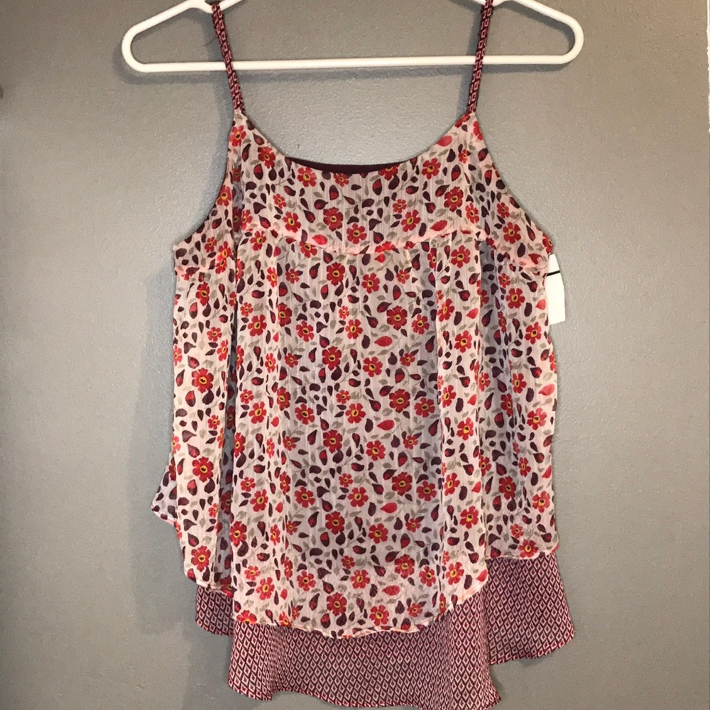 🌺NWT Flowered Tank Top🌺
